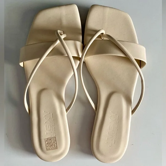 Woman’s Sandals - Picture 1 of 1